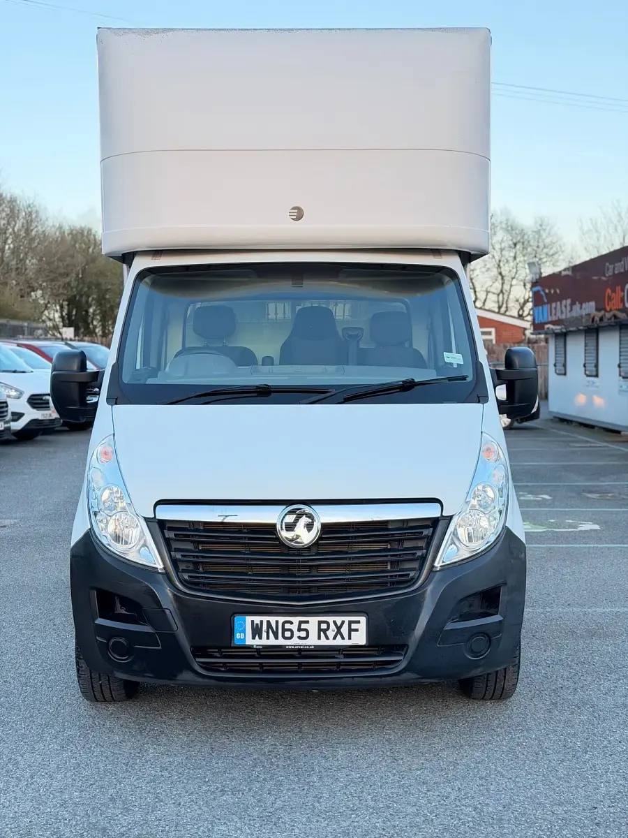 Used Vauxhall Movano 125 HP (91 kW) 2015 White MPV
