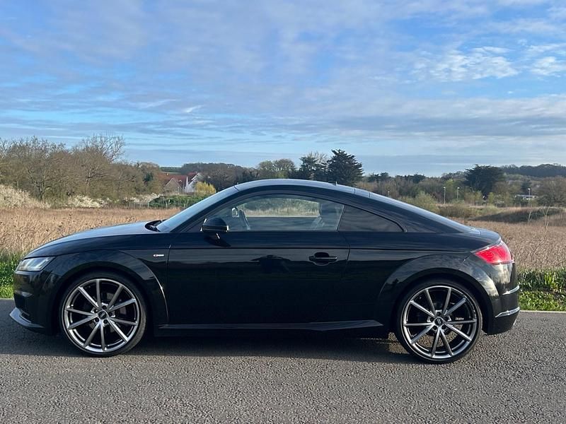 Begagnad Audi TT Black Edition 184 HK (135 kW) 2017 Svart Sportkupé