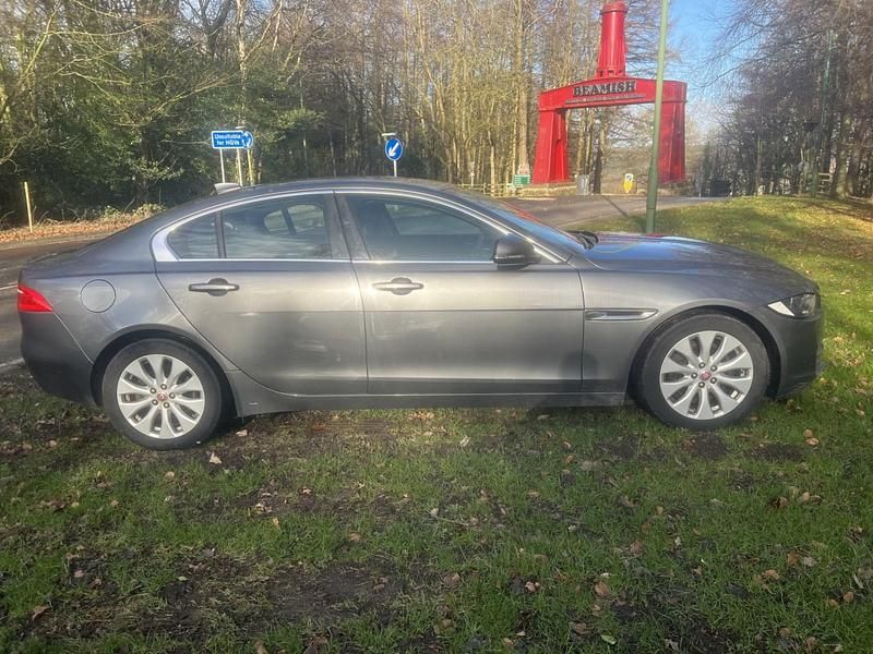 Usado Jaguar XE Prestige 2017 Cinzento Sedan