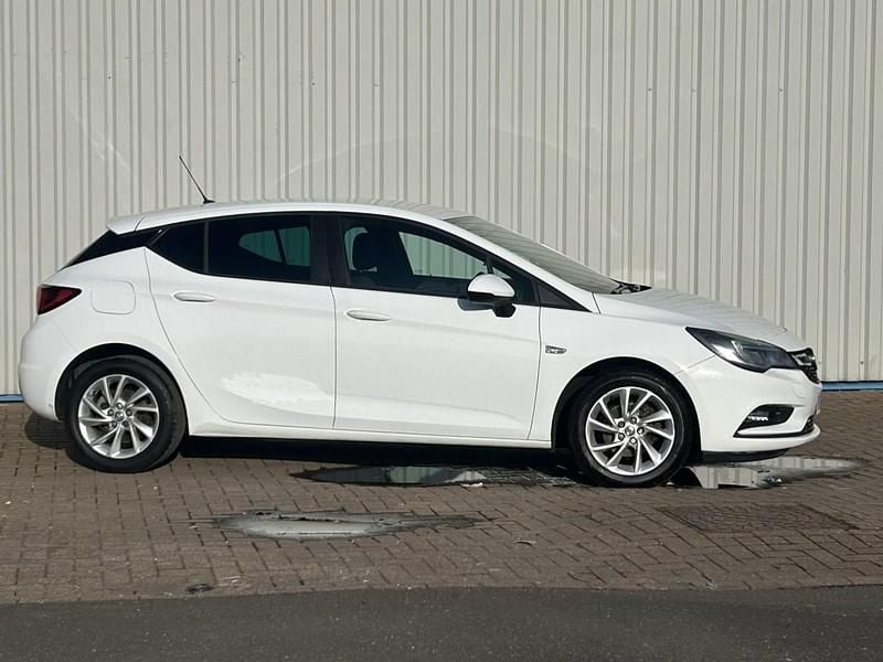 Second-hand Vauxhall Astra Design Edition 103 CP (75 kW) 2019 Alb Hatchback
