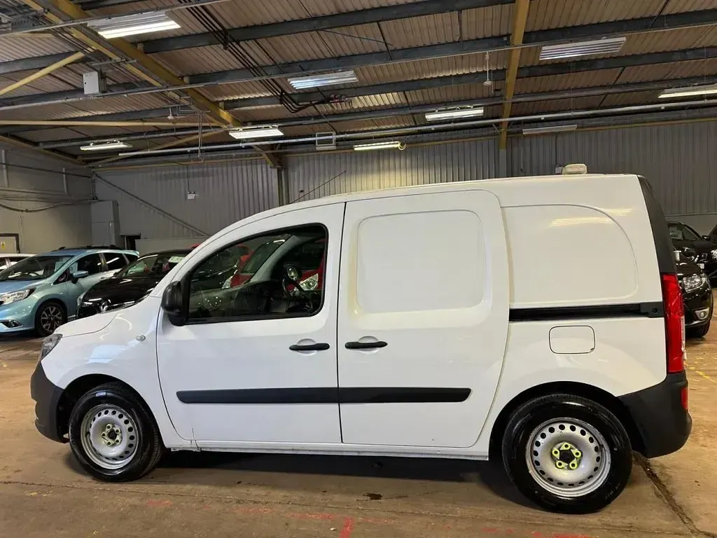 Used Mercedes Citan 109 90 HP (66 kW) 2018 White MPV