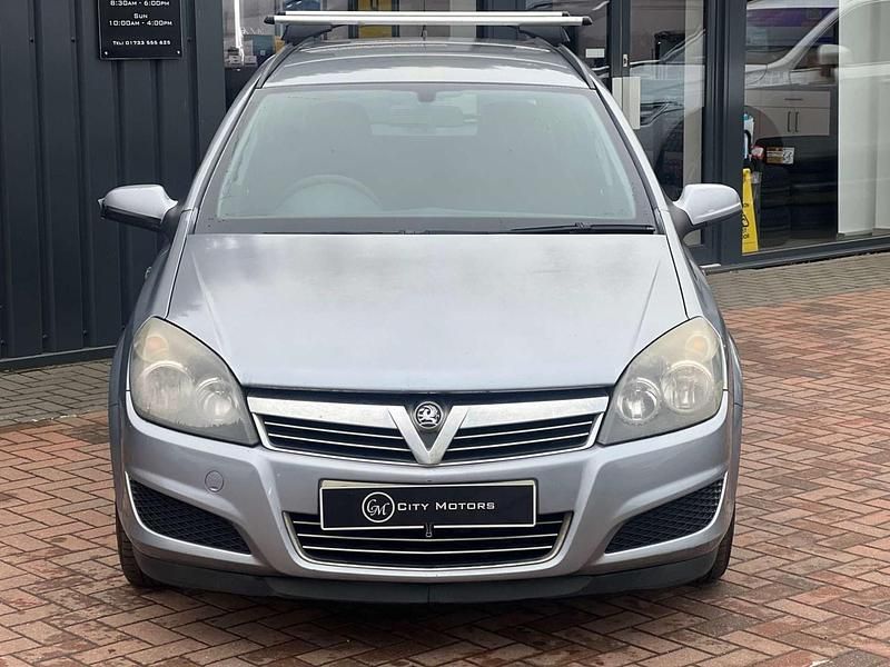 Used Vauxhall Astra 110 HP (80 kW) 2014 Grey Estate