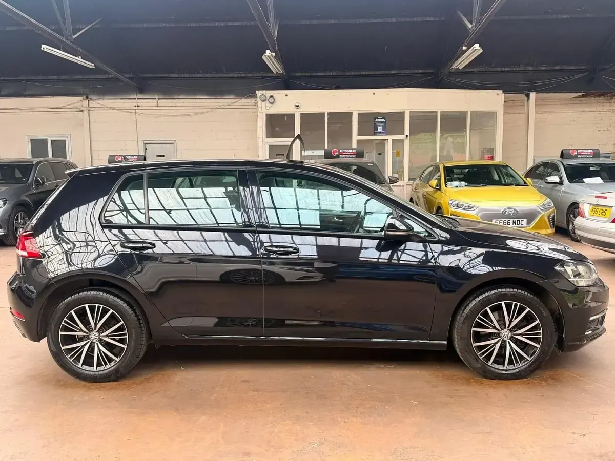 Used VW Golf VII SE 115 HP (84 kW) 2017 Black Hatchback