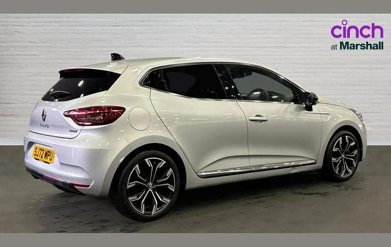 Used Renault Clio V Techno 143 HP (105 kW) 2022 Silver Hatchback
