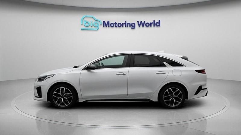 Used Kia ProCeed GT-Line 134 HP (98 kW) 2020 White Estate