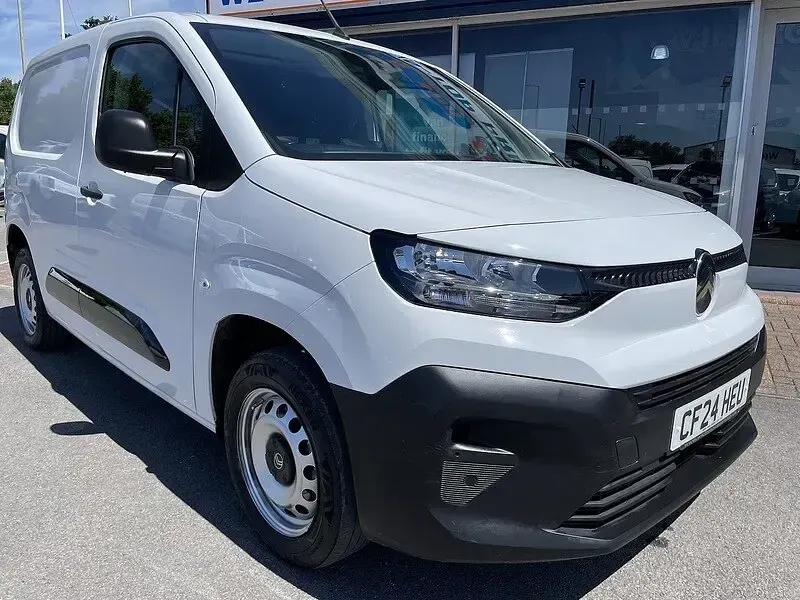 Used Citroën Berlingo 101 HP (74 kW) 2024 White MPV