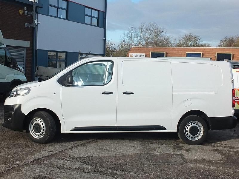 Used Citroën Dispatch 100 HP (73 kW) 2020 White MPV