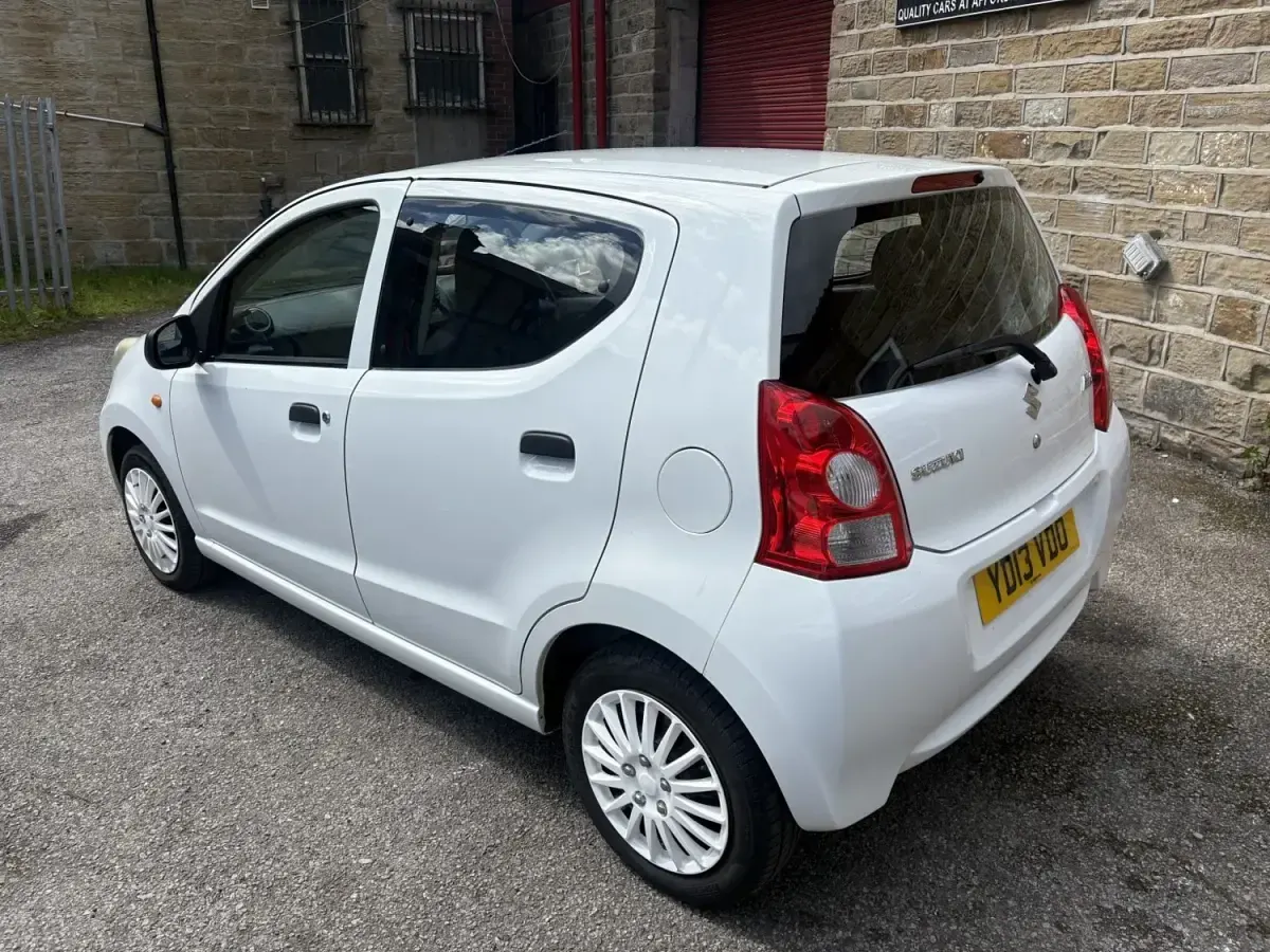 Używany Suzuki Alto 68 KM (50 kW) 2013 Biały Hatchback