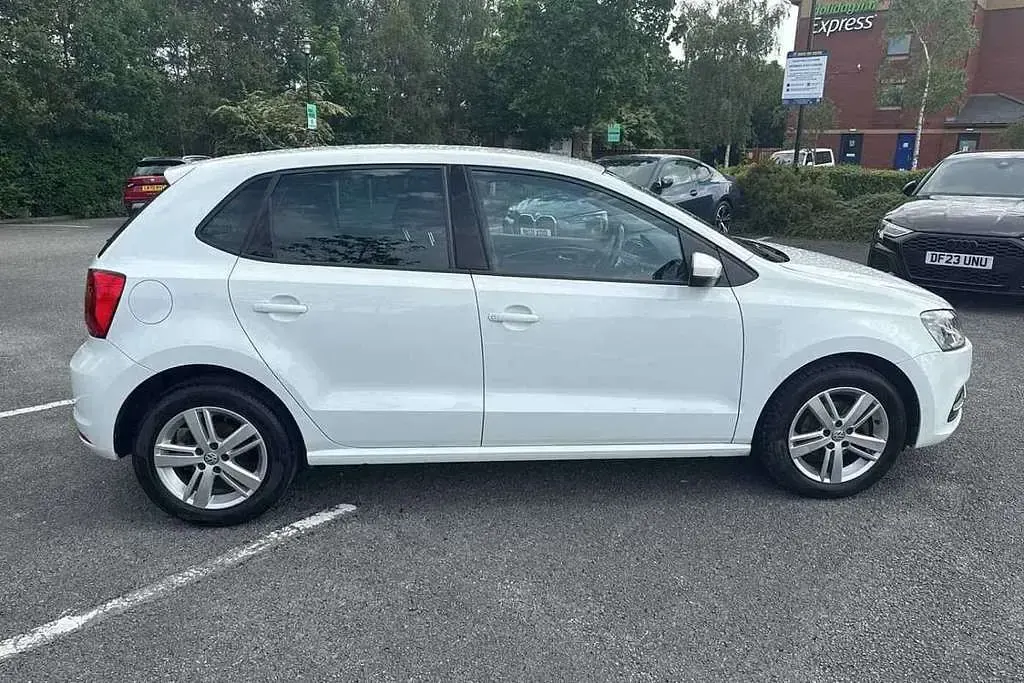 Used VW Polo Edition 88 HP (64 kW) 2017 White Hatchback