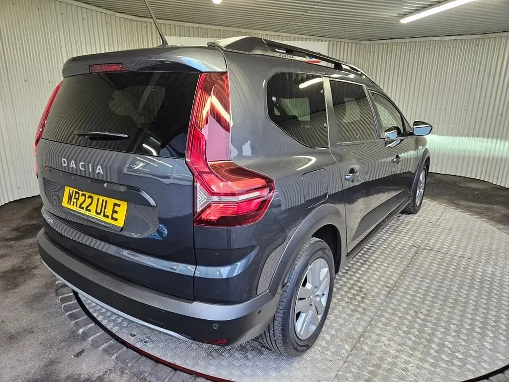 Usado Dacia Jogger Comfort 110 HP (80 kW) 2022 Cinzento Monovolume