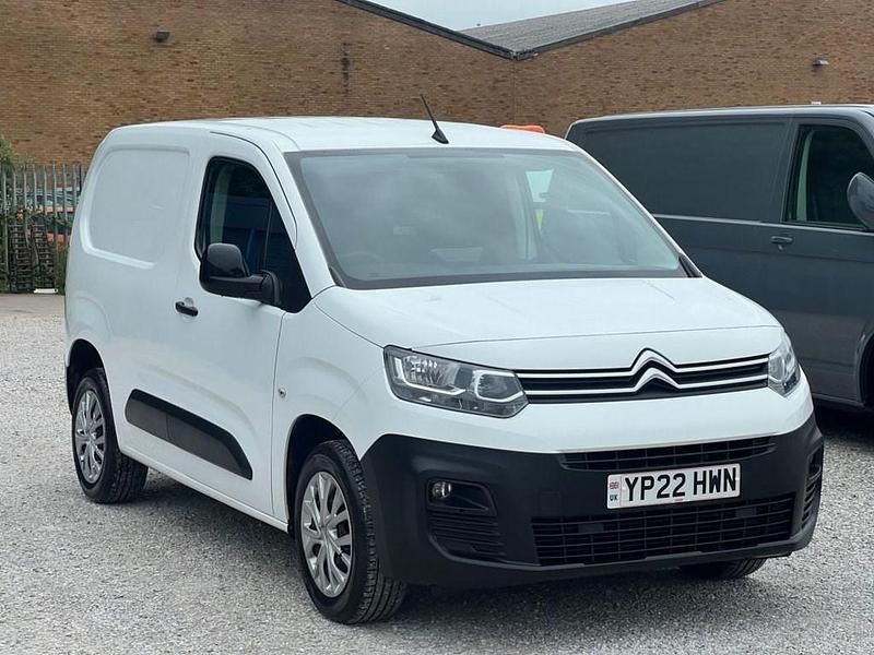 White Used 2022 Citroën Berlingo MPV | £6,495 (Fair price) - Image 1/4