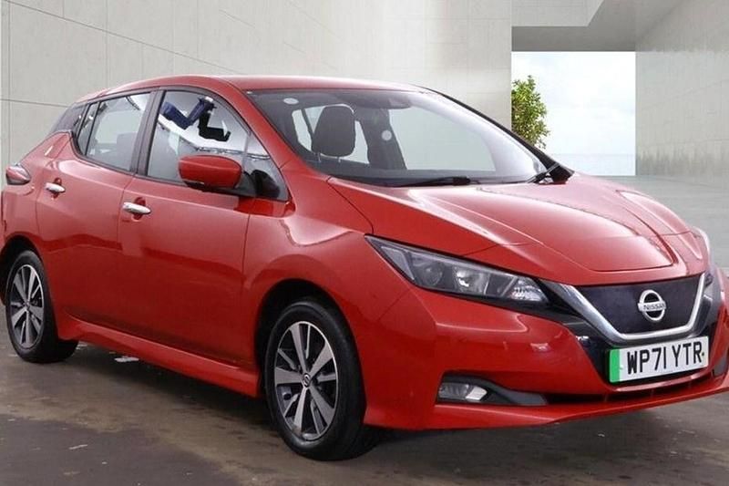 Begagnad Nissan Leaf Acenta 110 kW (150 HK) 2022 Halvkombi