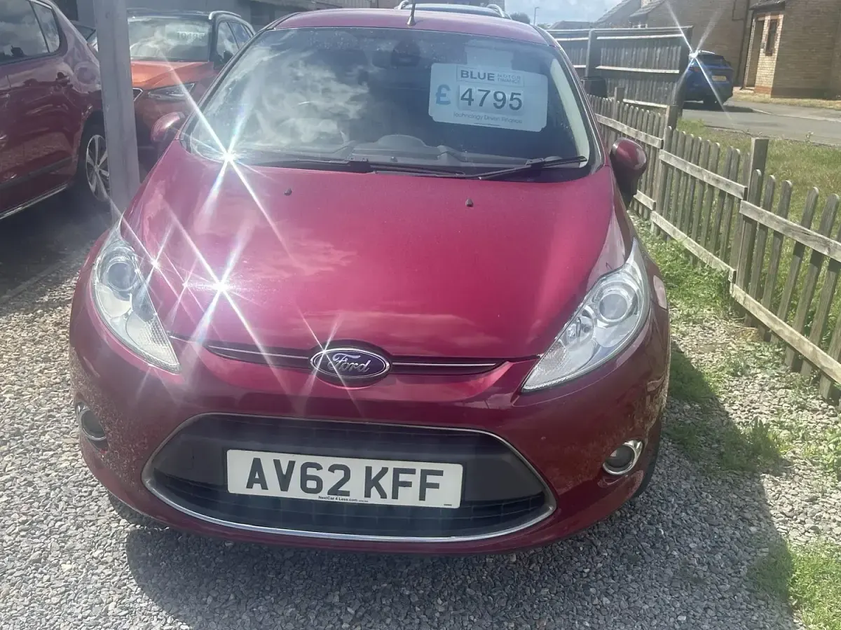 Used Ford Fiesta Titanium 96 HP (70 kW) 2012 Red Hatchback