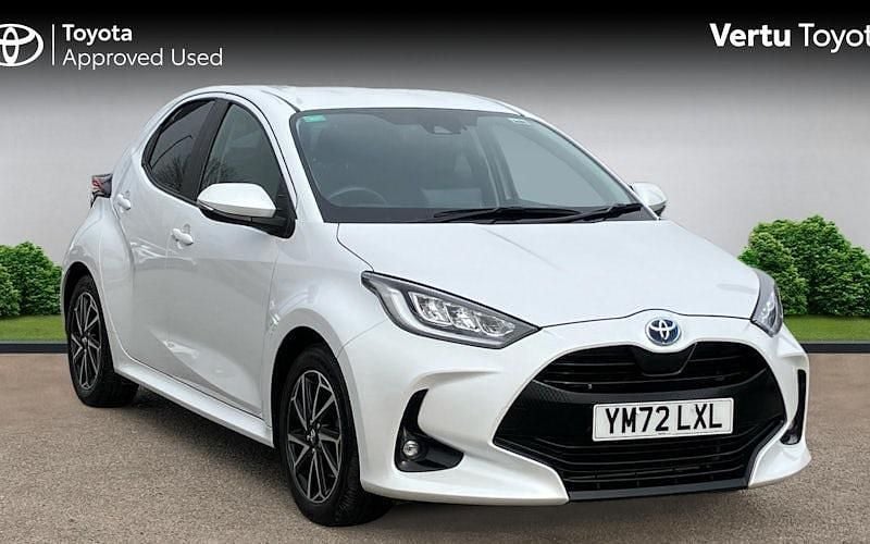 Used 2025 Toyota Yaris Hybrid Design Hatchback | £16,480 (Super price) - Image 1/4