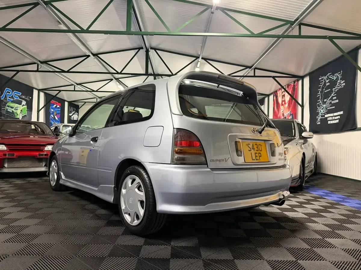 Used Toyota Starlet 75 HP (55 kW) 1998 Silver Hatchback