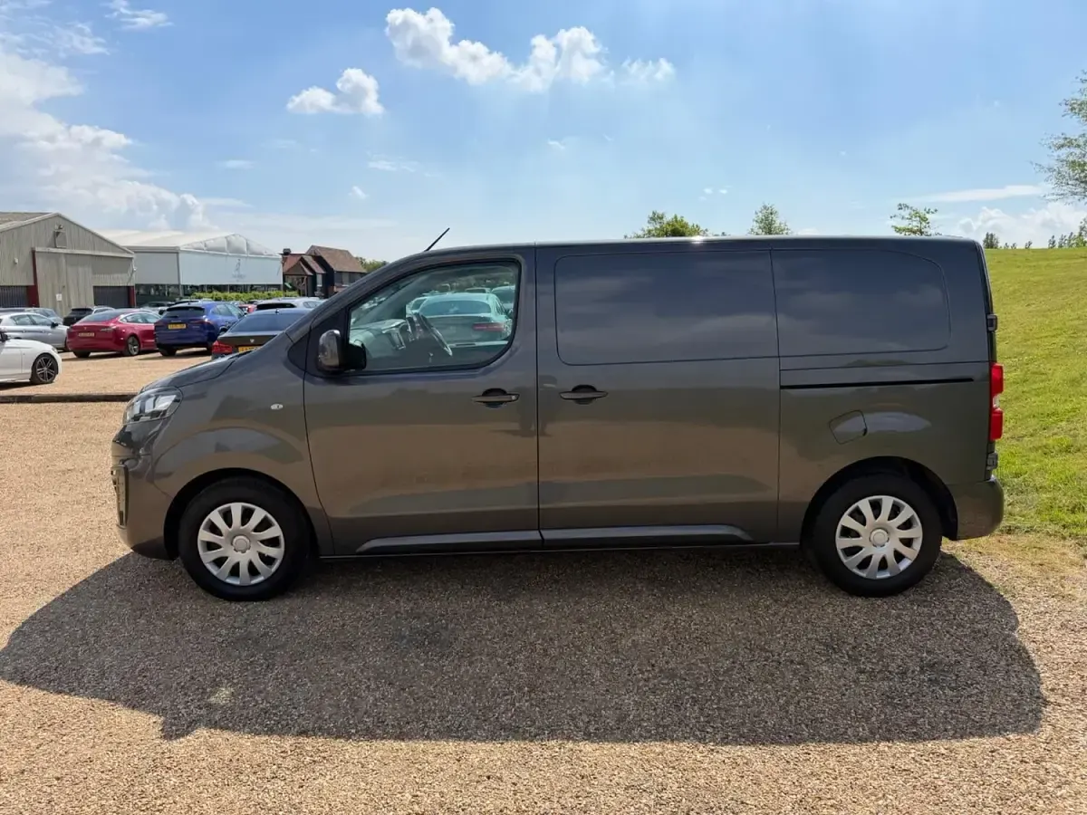 Used Vauxhall Vivaro Sportive 120 HP (88 kW) 2020 Grey MPV