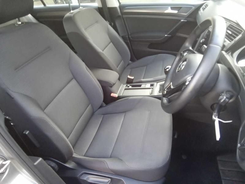 Used VW Golf VII SE 130 HP (95 kW) 2018 Silver Hatchback