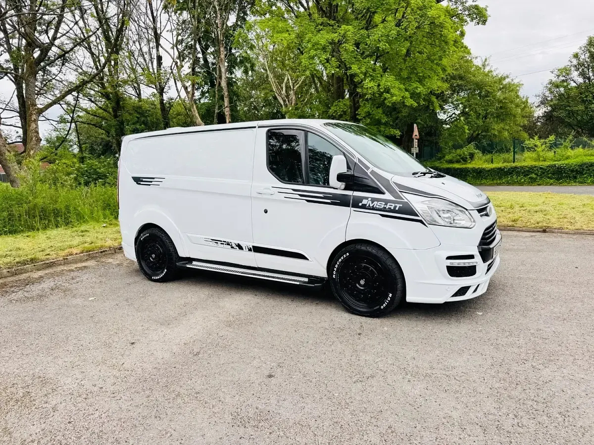 Used Ford Transit Custom Limited 170 HP (125 kW) 2018 White Van
