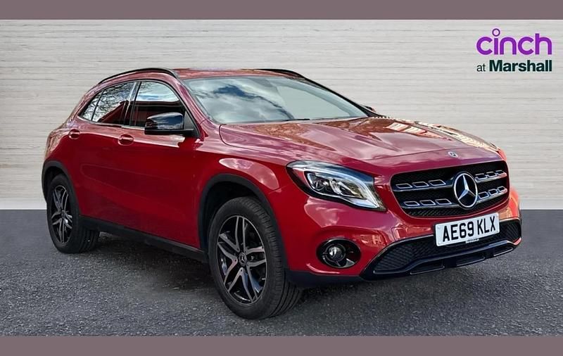 Used Mercedes GLA180 Urban 120 HP (88 kW) 2020 Red SUV