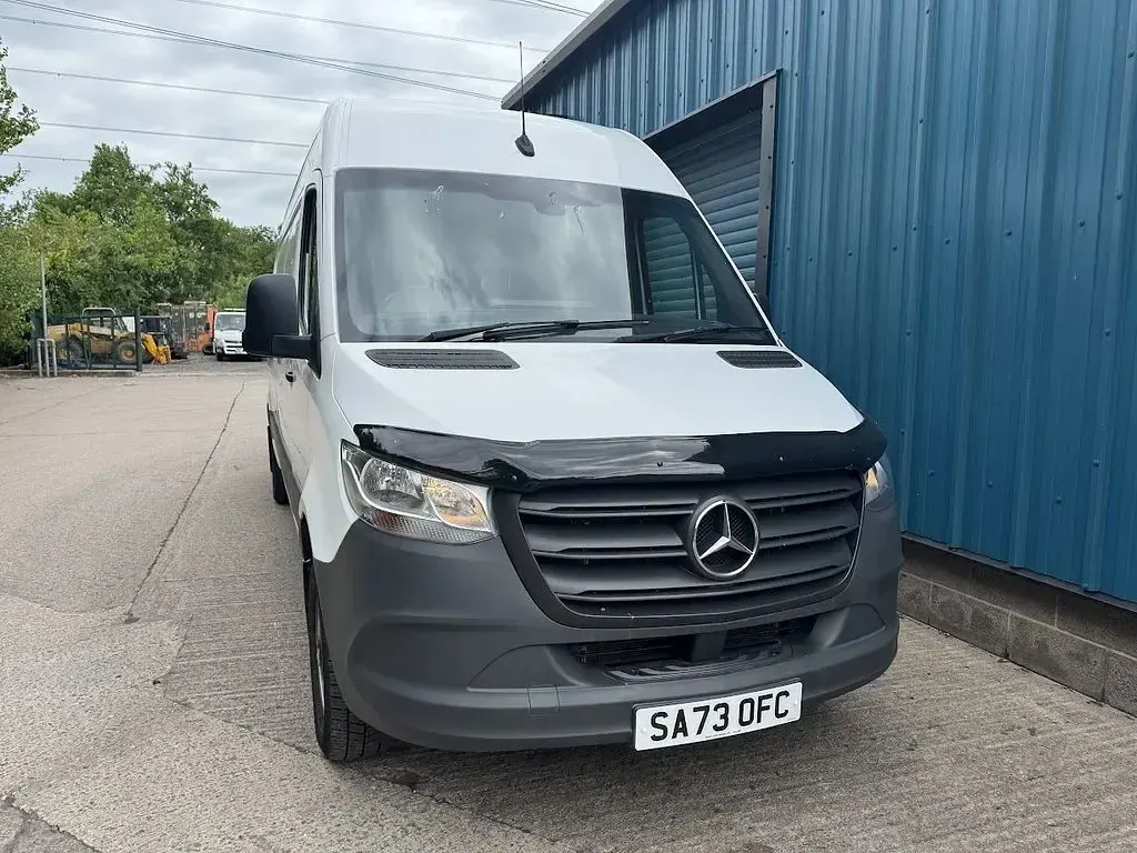 Begagnad Mercedes Sprinter Progressive 150 HK (110 kW) 2023 Vit Van