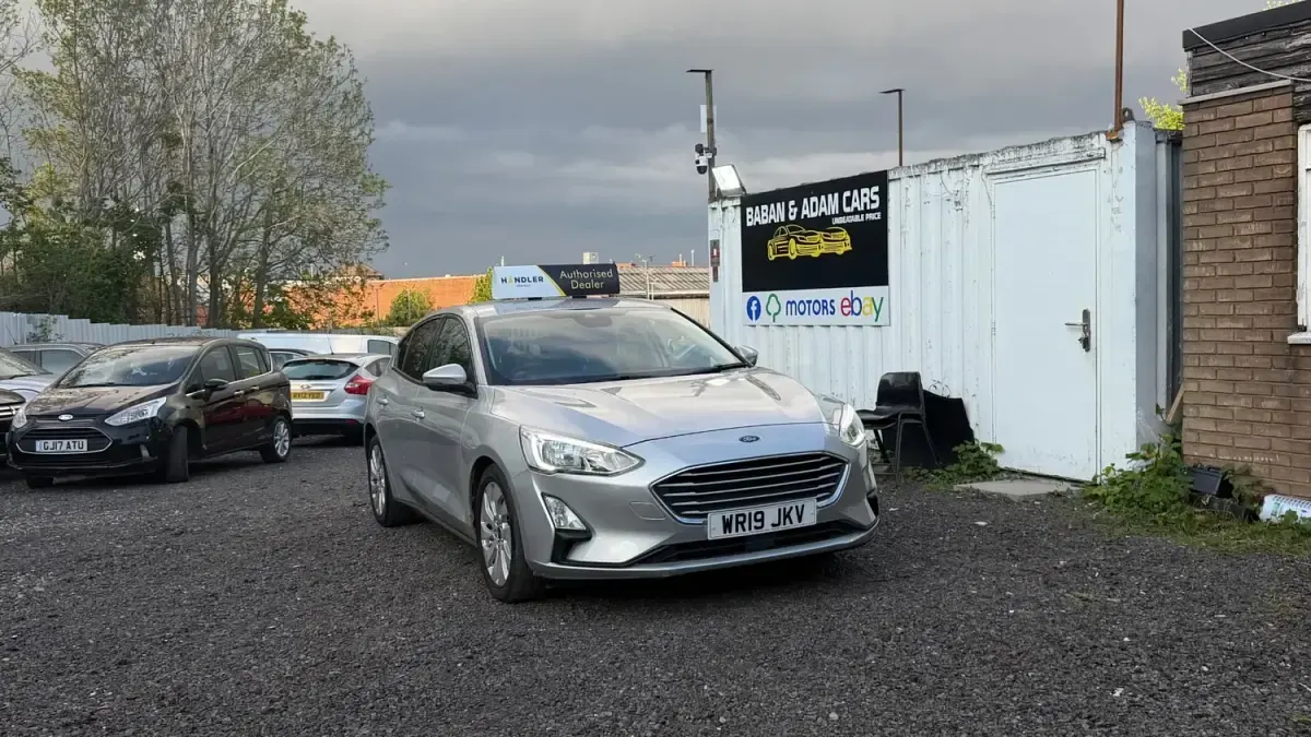 Begagnad Ford Focus Zetec 125 HK (91 kW) 2019 Silver Halvkombi