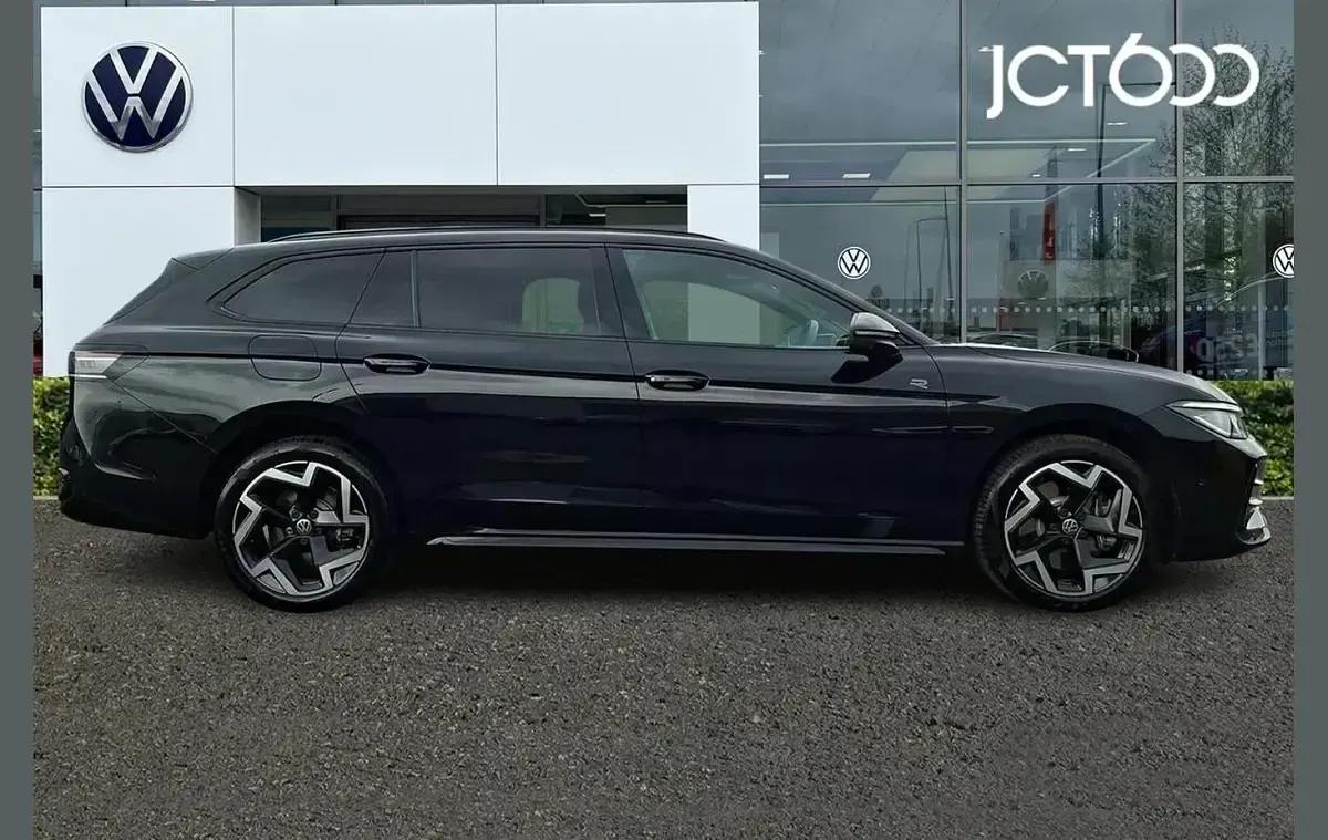 Used VW Passat R-line 267 HP (196 kW) 2025 Black Estate