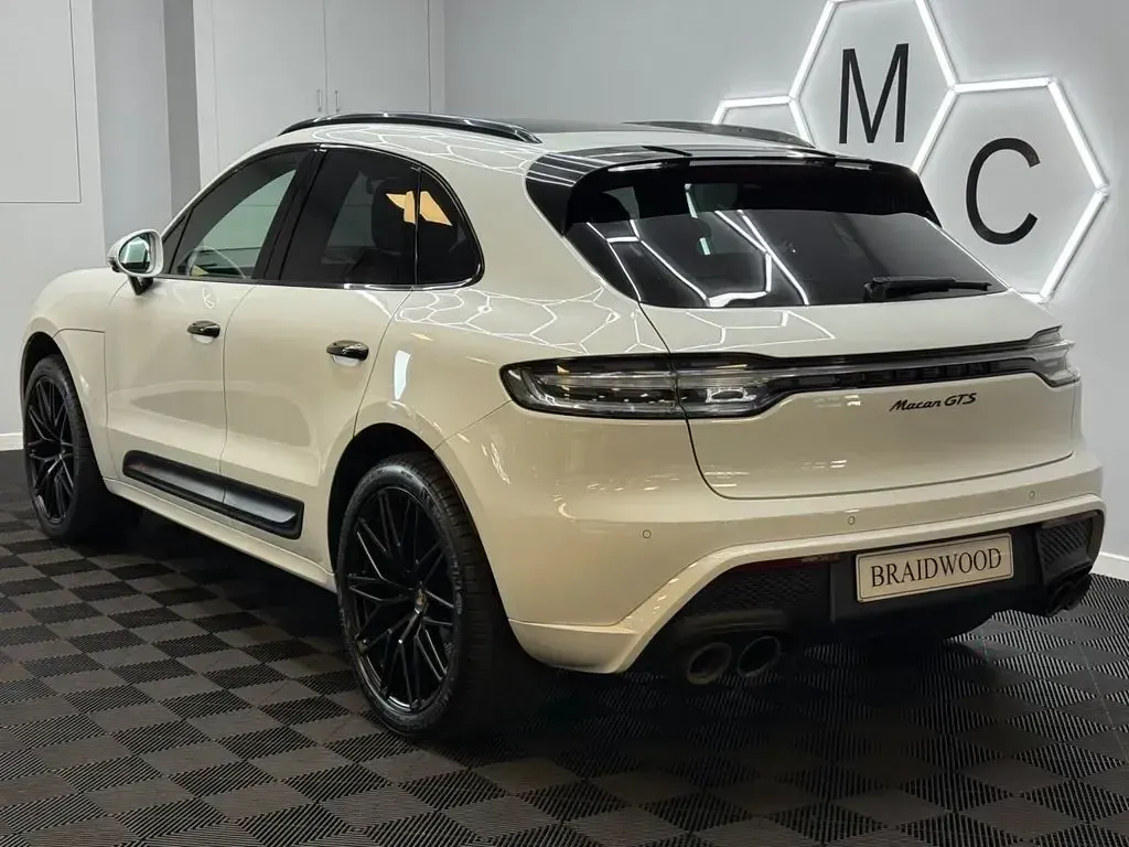 Used Porsche Macan 440 HP (323 kW) 2022 White SUV