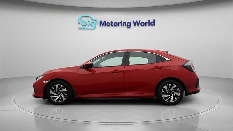 Begagnad Honda Civic SE 126 HK (92 kW) 2020 Röd Halvkombi