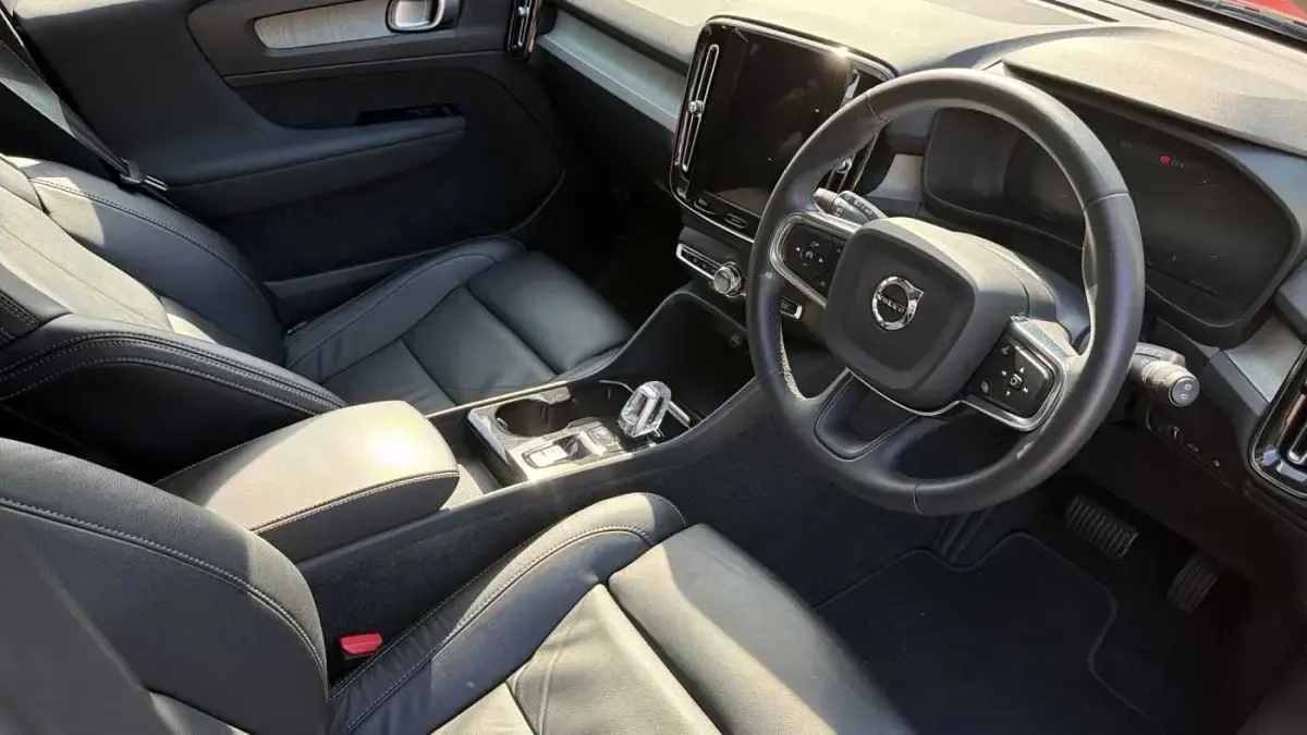 Used Volvo XC40 Inscription 262 HP (192 kW) 2021 Red SUV