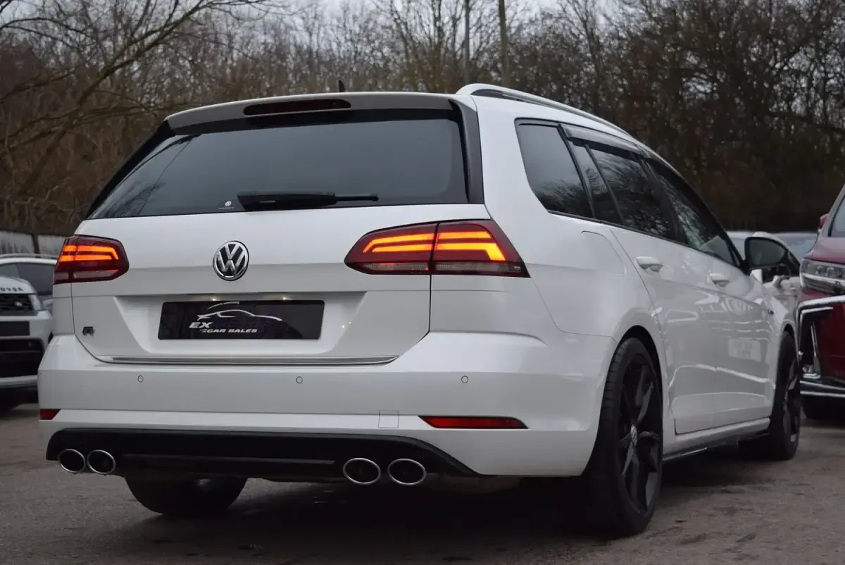 Used VW Golf VII 2018 Pearl white Estate