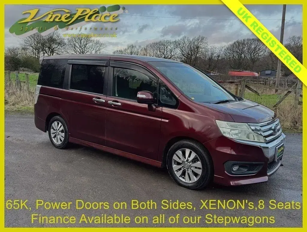 Używany Honda Stepwgn 2013 Czerwony Minivan