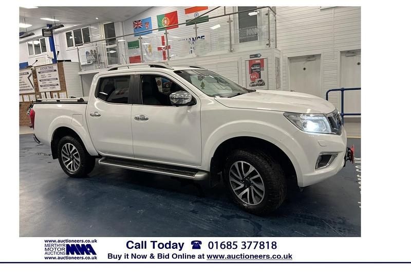 Used Nissan Navara Tekna 190 HP (139 kW) 2017 White Pickup