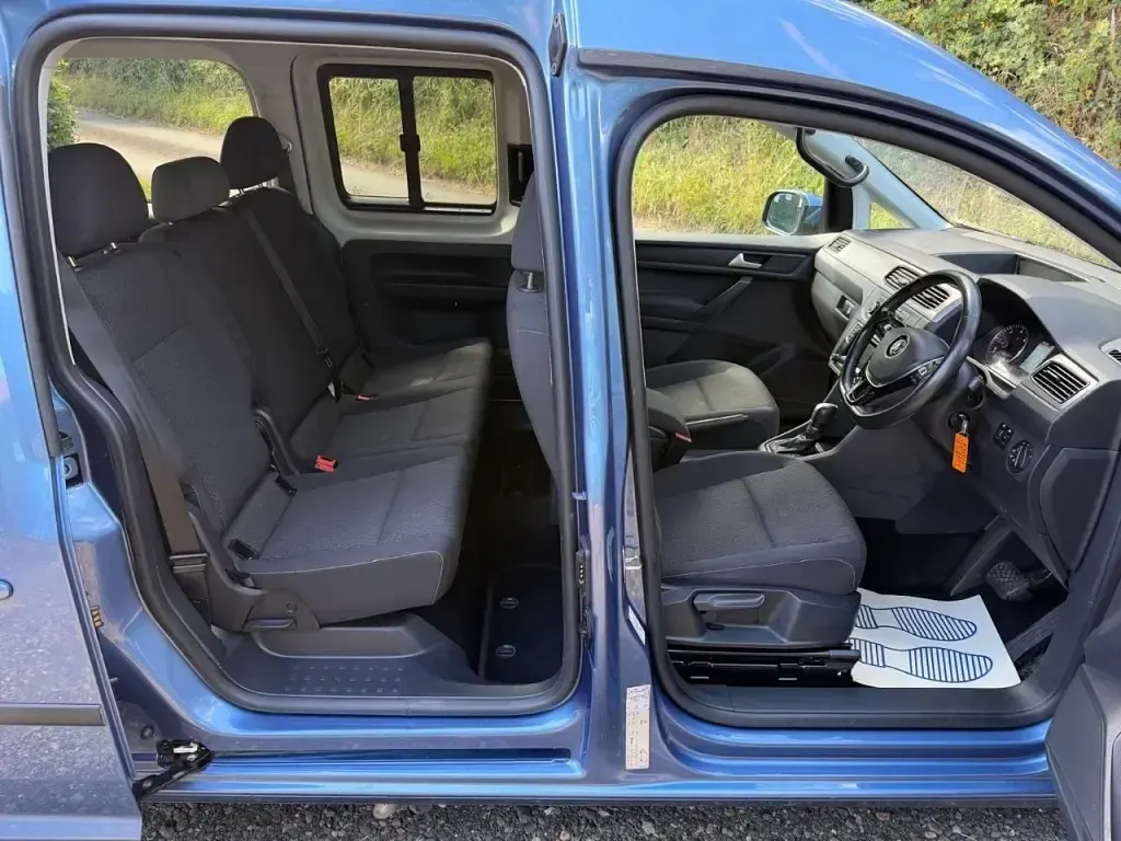 Used VW Caddy Maxi Life 122 HP (89 kW) 2020 Blue MPV