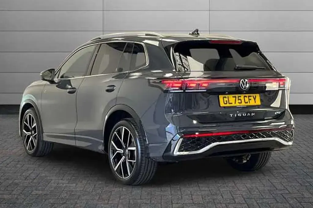 Used VW Tiguan R-line 150 HP (110 kW) 2025 Urano grey SUV