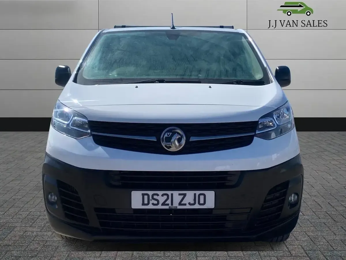 Used Vauxhall Vivaro 100 HP (73 kW) 2021 White MPV