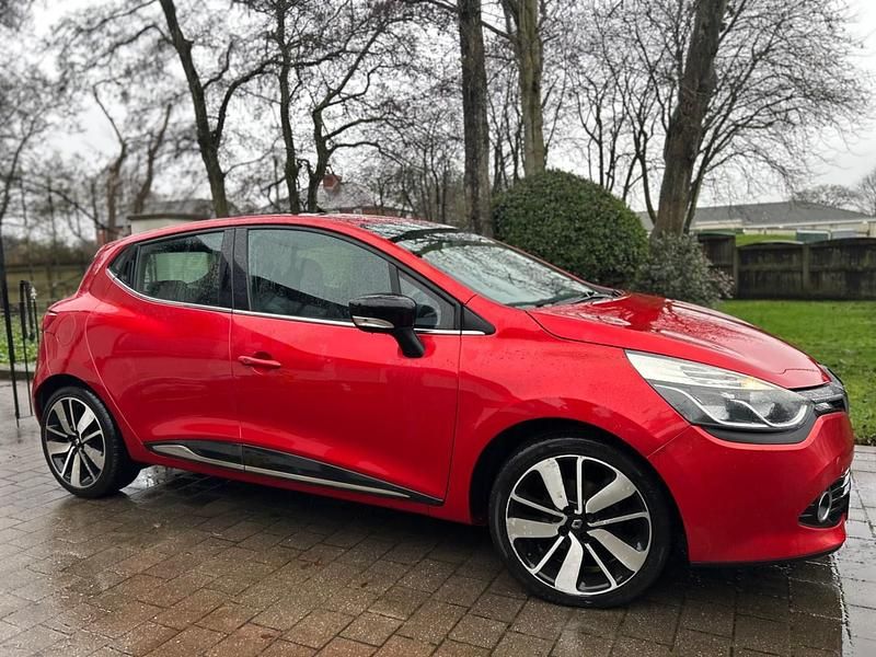 Used Renault Clio IV Dynamique 2016 Red Hatchback