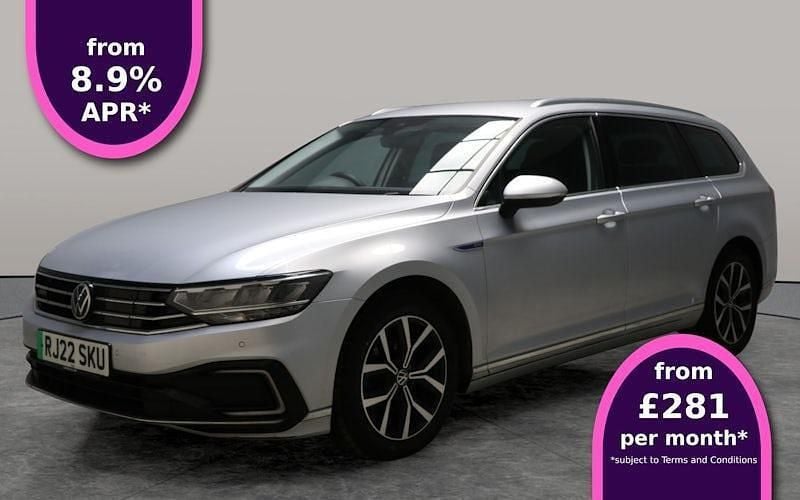 Used 2024 VW Passat GTE Estate | £19,168 (Good price) - Image 1/3