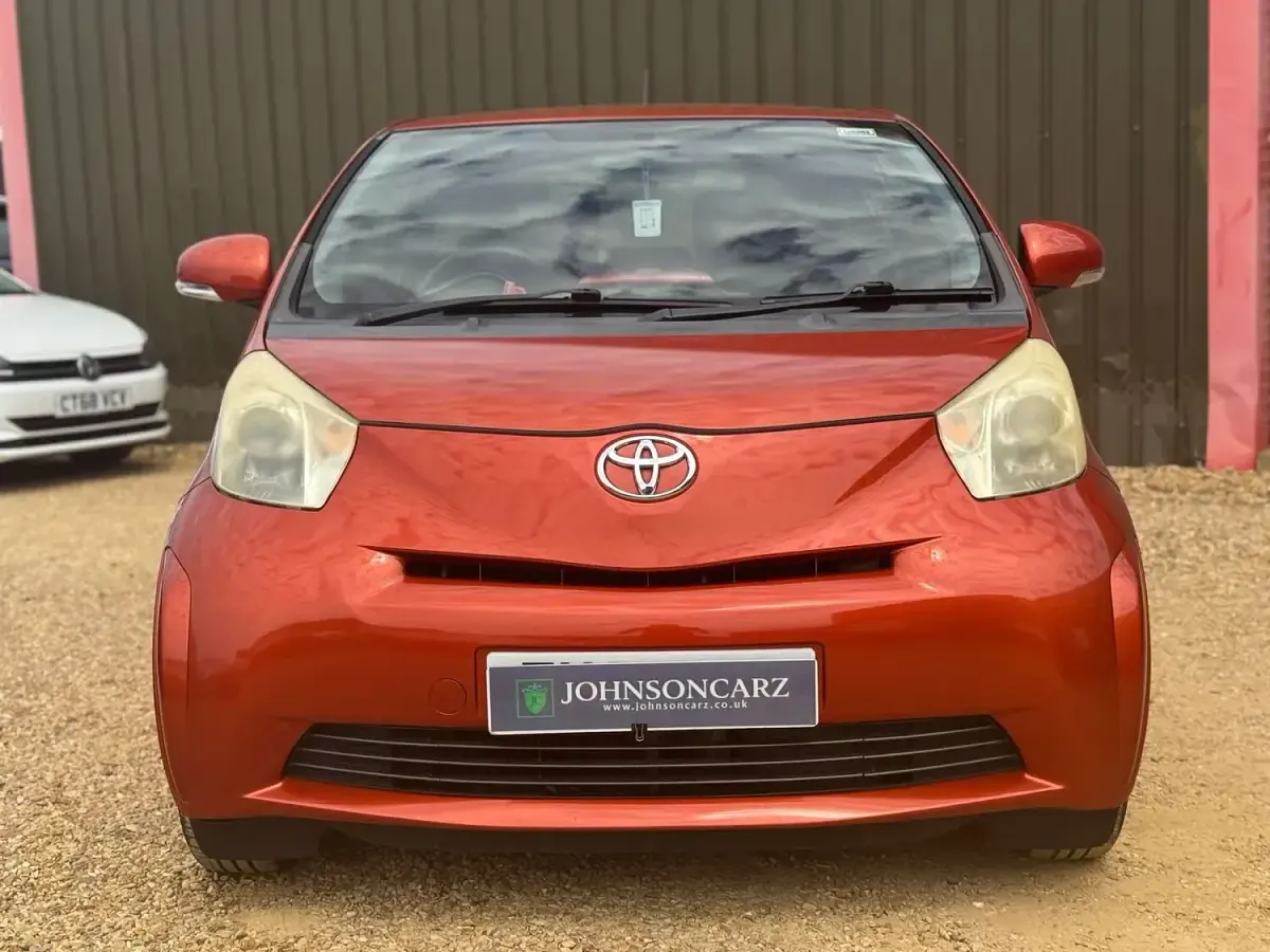 Used Toyota iQ 68 HP (50 kW) 2011 Red Hatchback