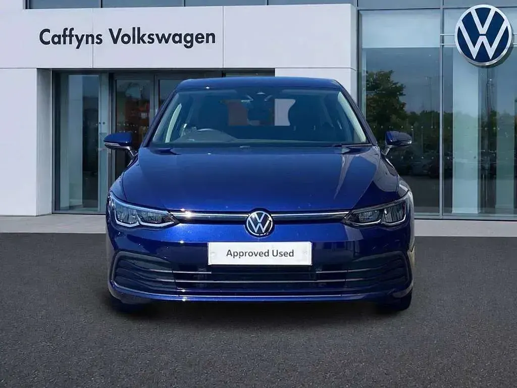 Used VW Golf VIII Life 150 HP (110 kW) 2022 Blue Hatchback