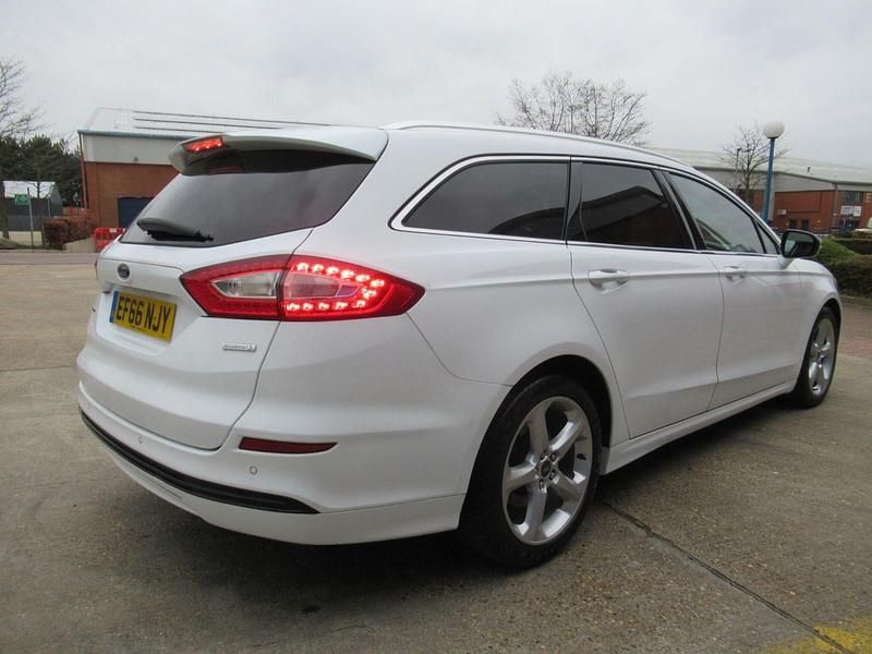 Used Ford Mondeo Titanium 160 HP (117 kW) 2016 White Estate