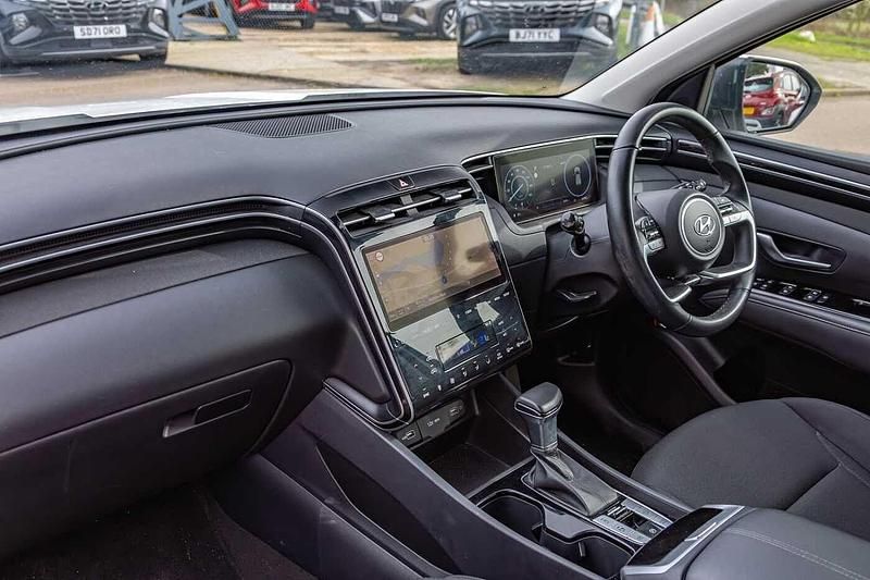 Used Hyundai Tucson SE 180 HP (132 kW) 2021 White SUV