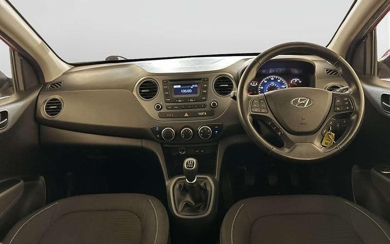 Used Hyundai i10 GO! 66 HP (48 kW) 2016 Red Hatchback