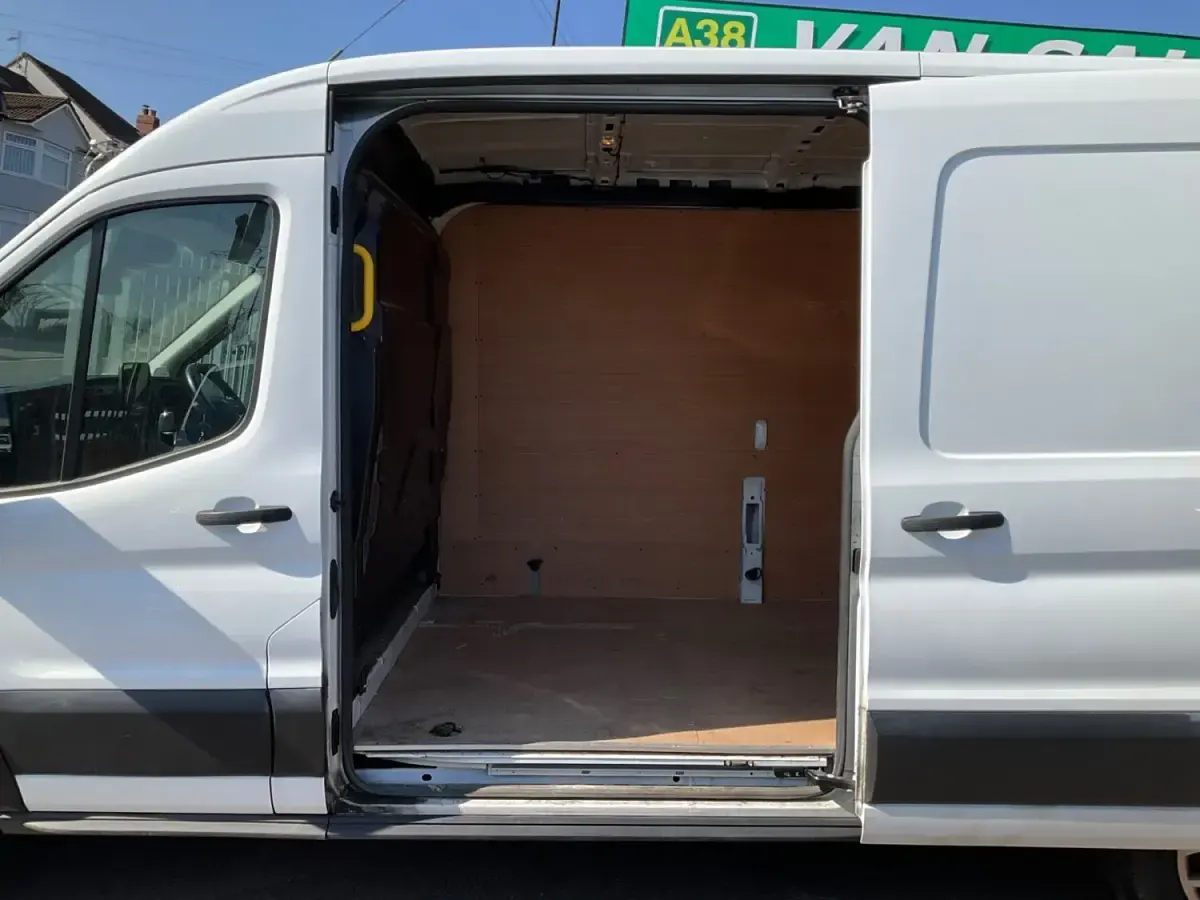 Usado Ford Transit Trend 170 CV (125 kW) 2021 Blanco Van