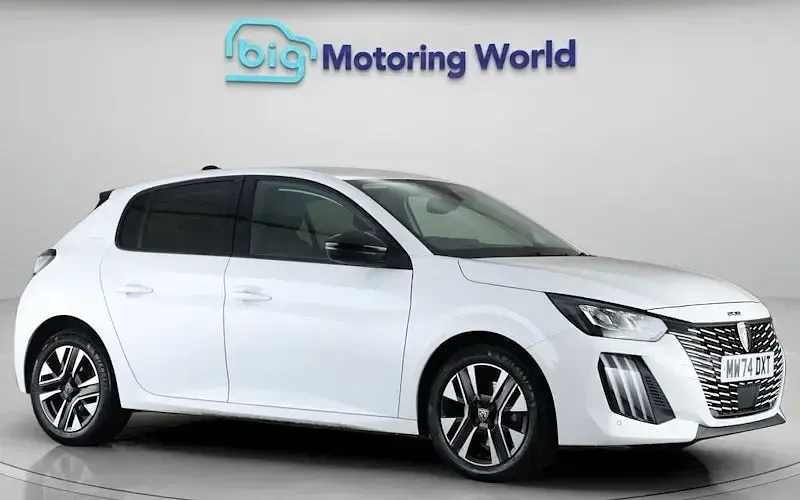 Used Peugeot 208 Allure 101 HP (74 kW) 2024 Hatchback