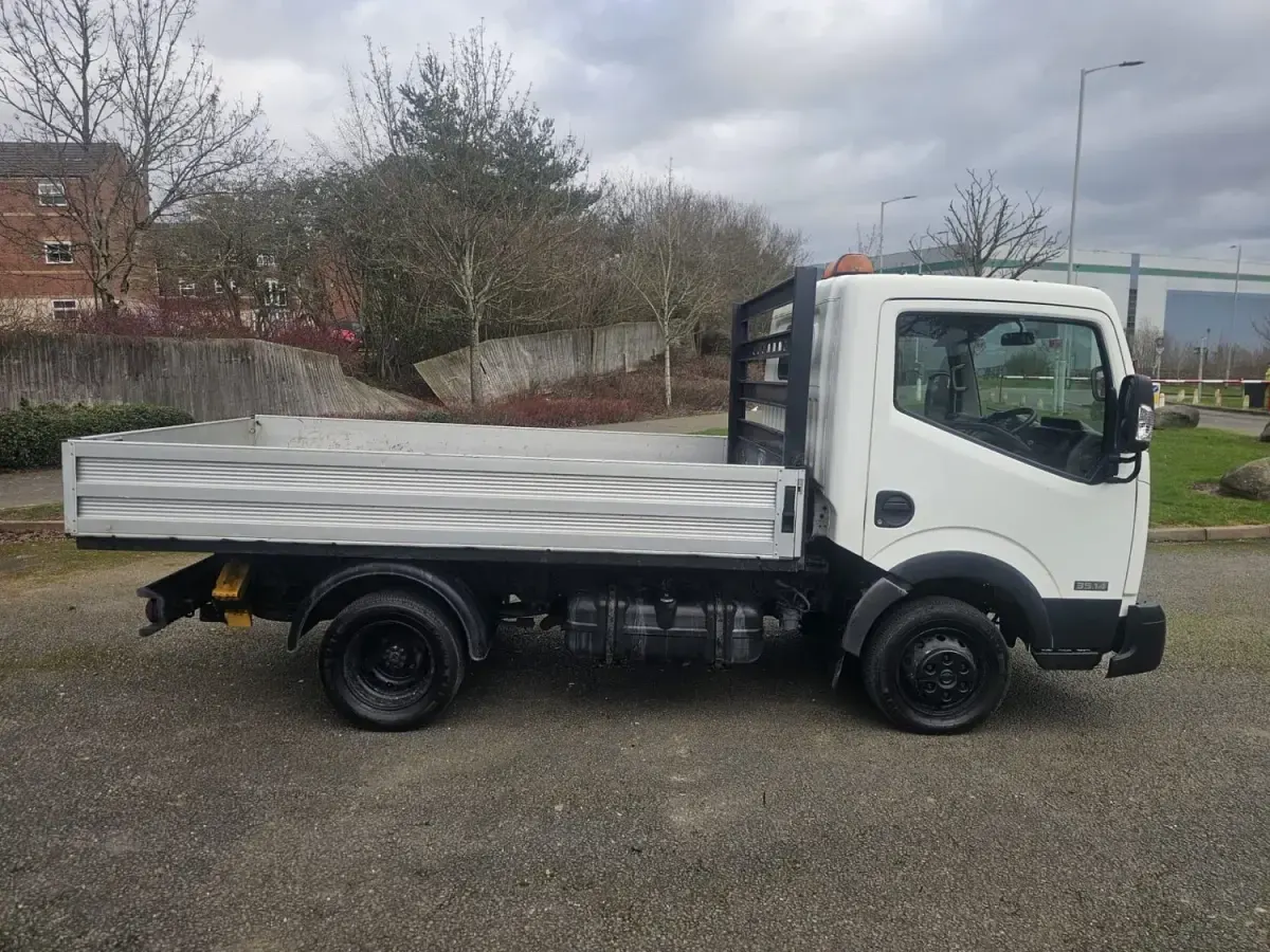 Usado Nissan Cabstar 2016 Branco Pickup