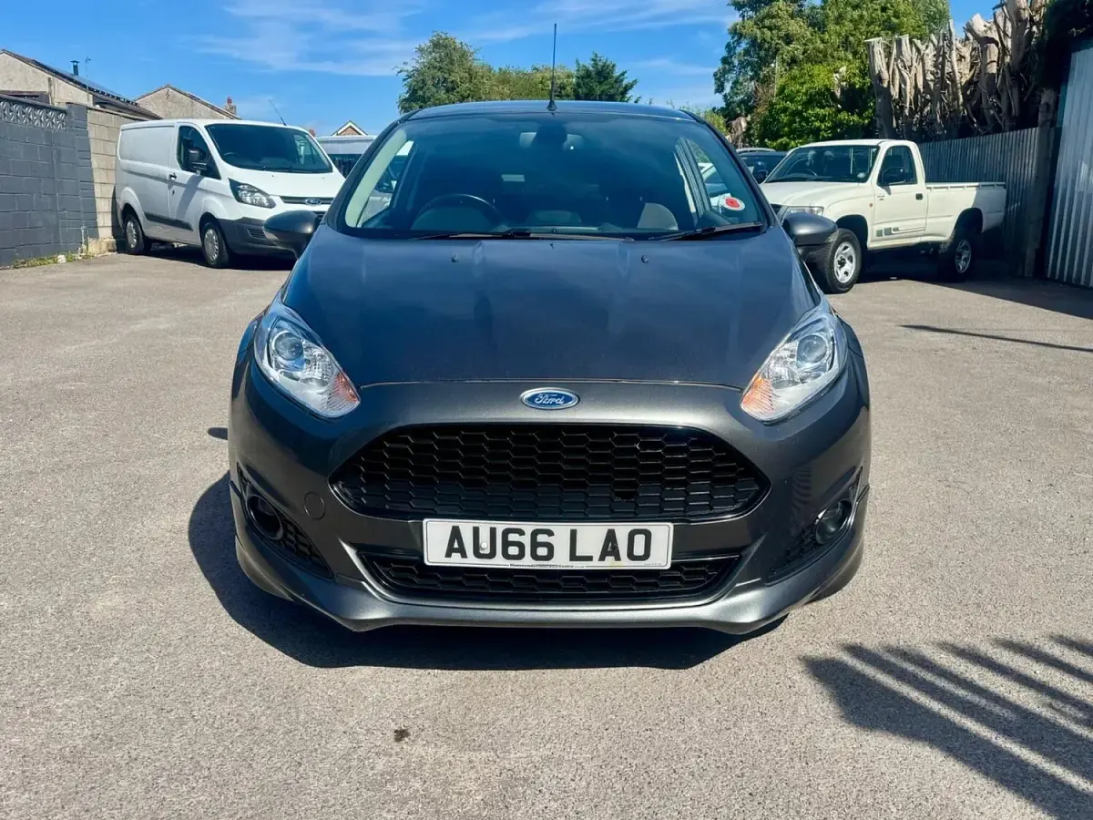 Used Ford Fiesta Sport 100 HP (73 kW) 2016 Grey Hatchback