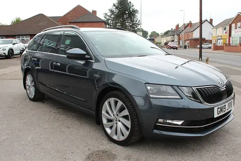 Used Skoda Octavia LAURIN & KLEMENT 190 HP (139 kW) 2019 Grey Estate