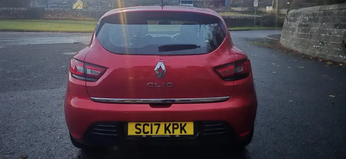 Used Renault Clio Dynamique 75 HP (55 kW) 2017 Red Hatchback