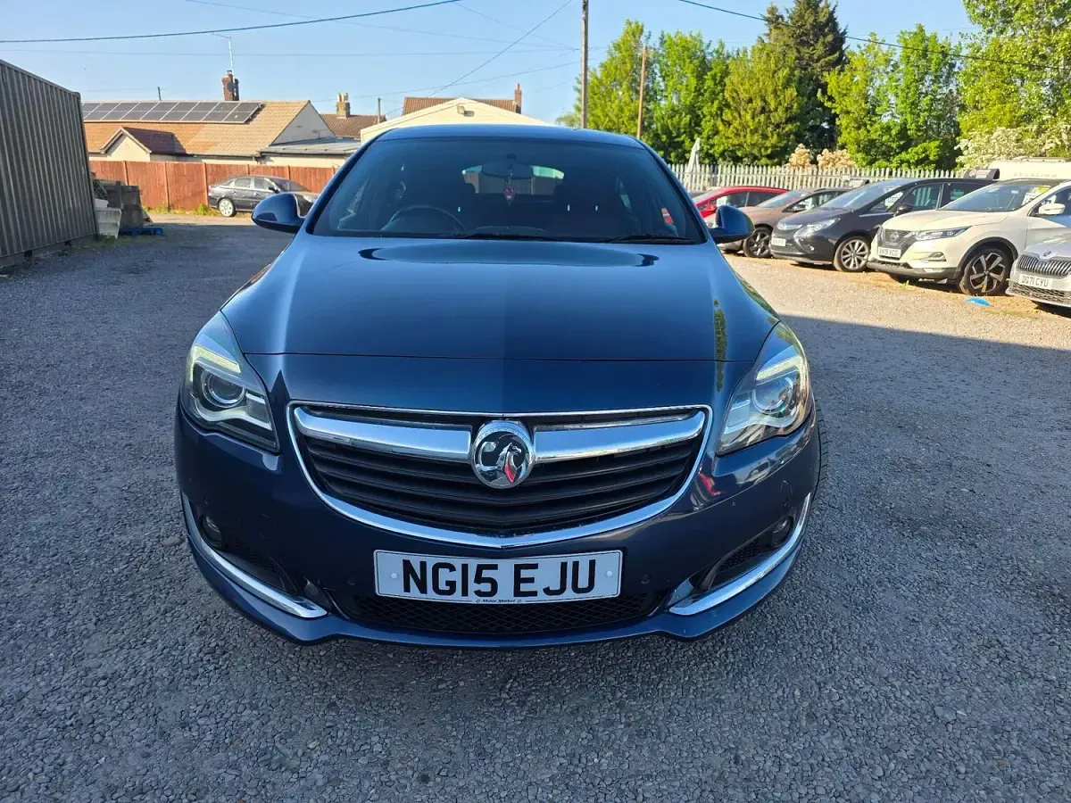 Used Vauxhall Insignia SRi 140 HP (102 kW) 2015 Blue Hatchback