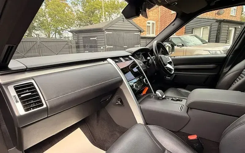 Used Land Rover Discovery SE Dynamic 300 HP (220 kW) 2022 Black SUV